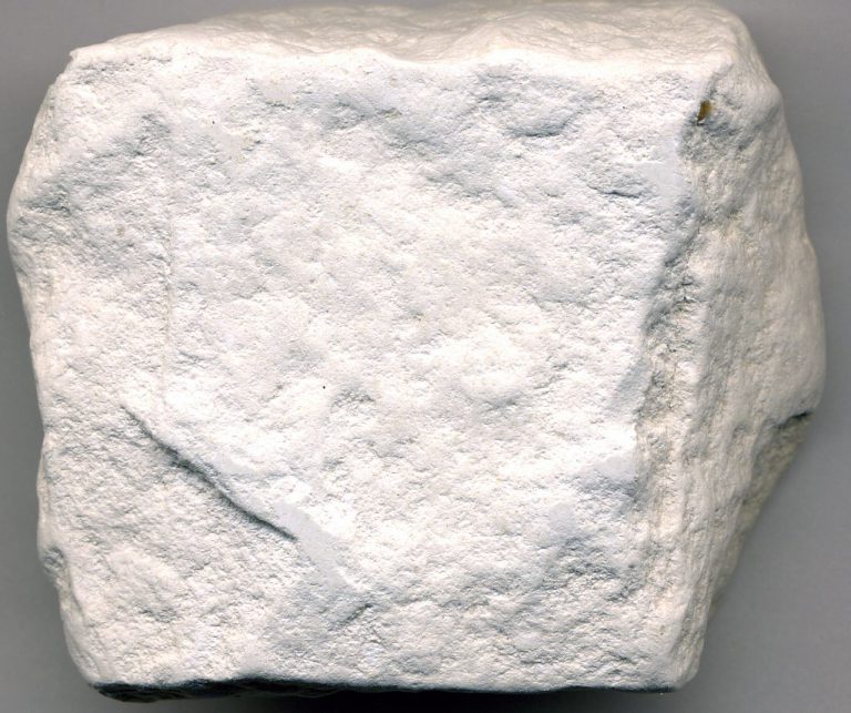 Bloque de tierra de diatomeas en su forma mineral natural